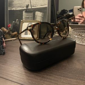 Louis Vuitton sunglasses 🕶 Like Brand New.